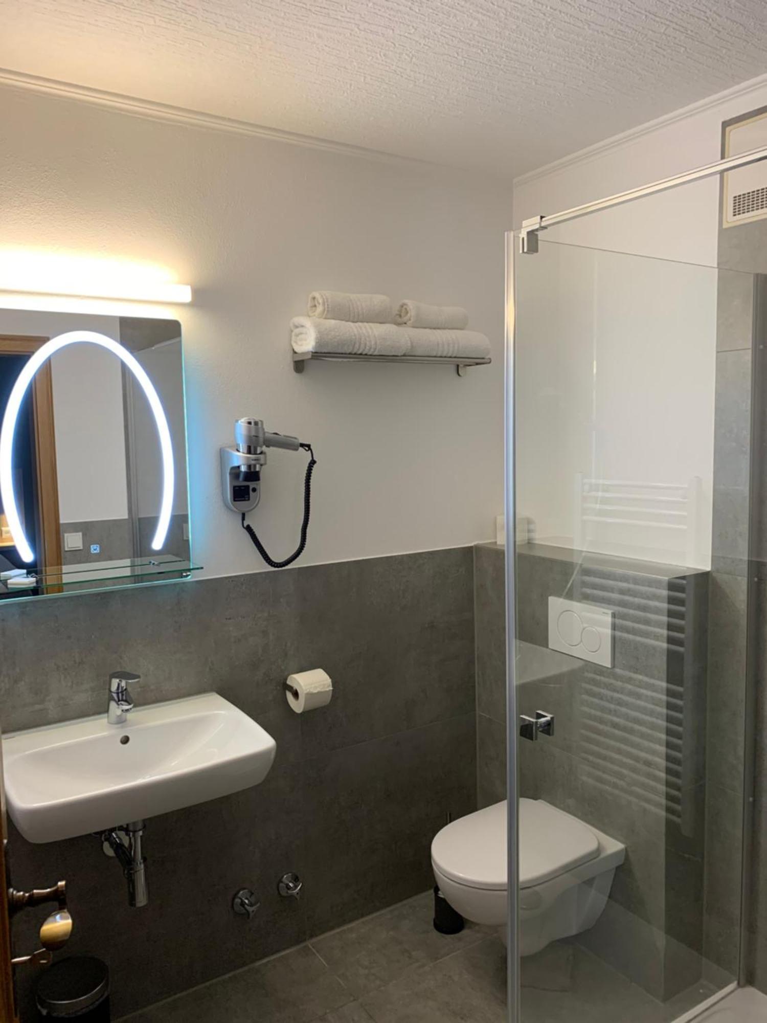 Hotel B4 ليمبورغ ان دير لان الغرفة الصورة
