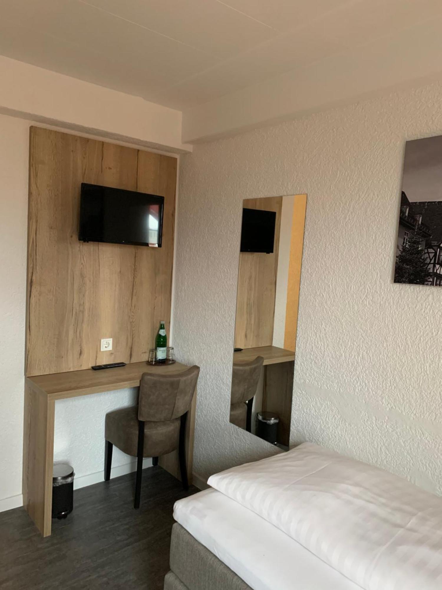 Hotel B4 ليمبورغ ان دير لان الغرفة الصورة