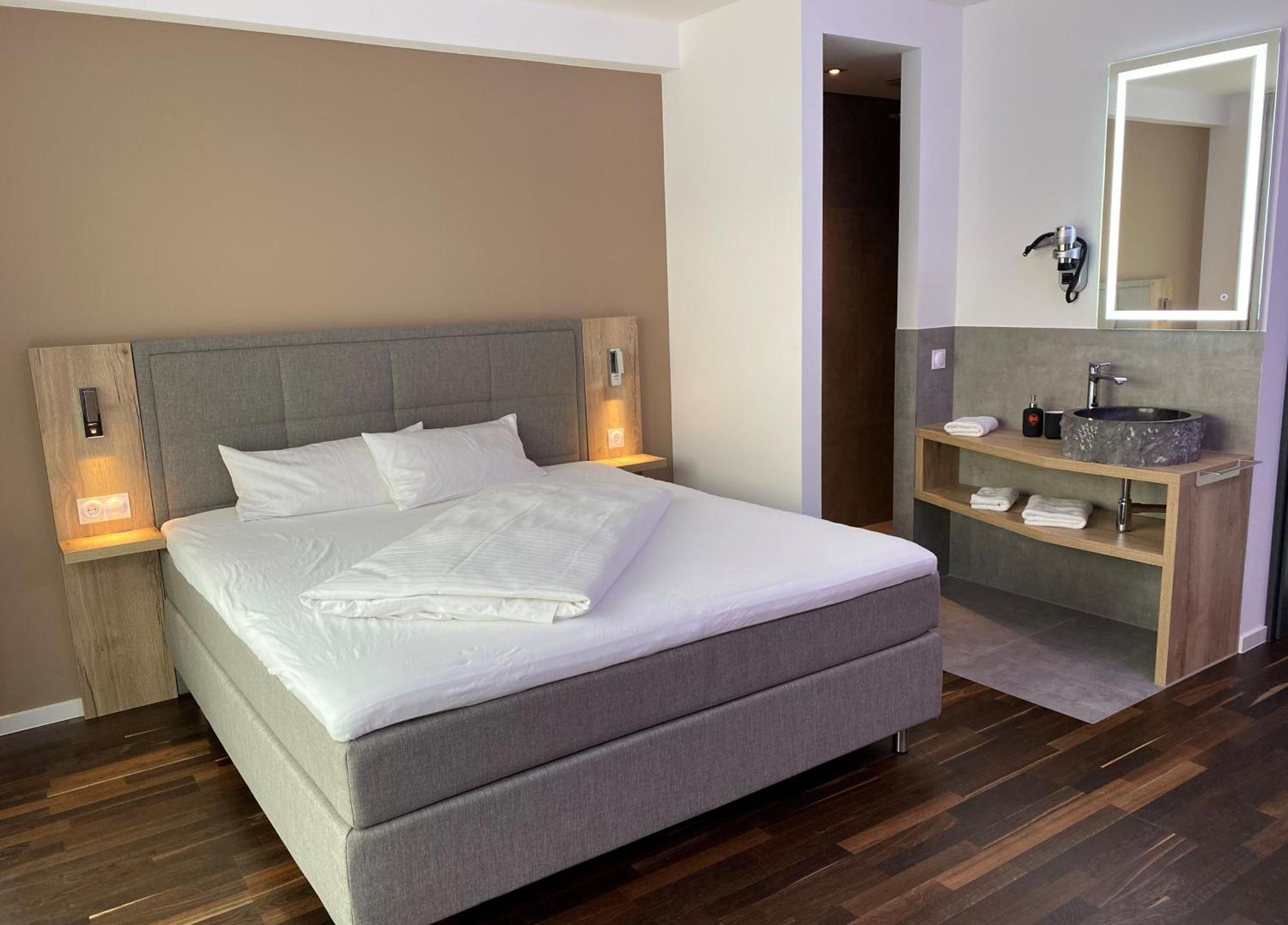 Hotel B4 ليمبورغ ان دير لان الغرفة الصورة