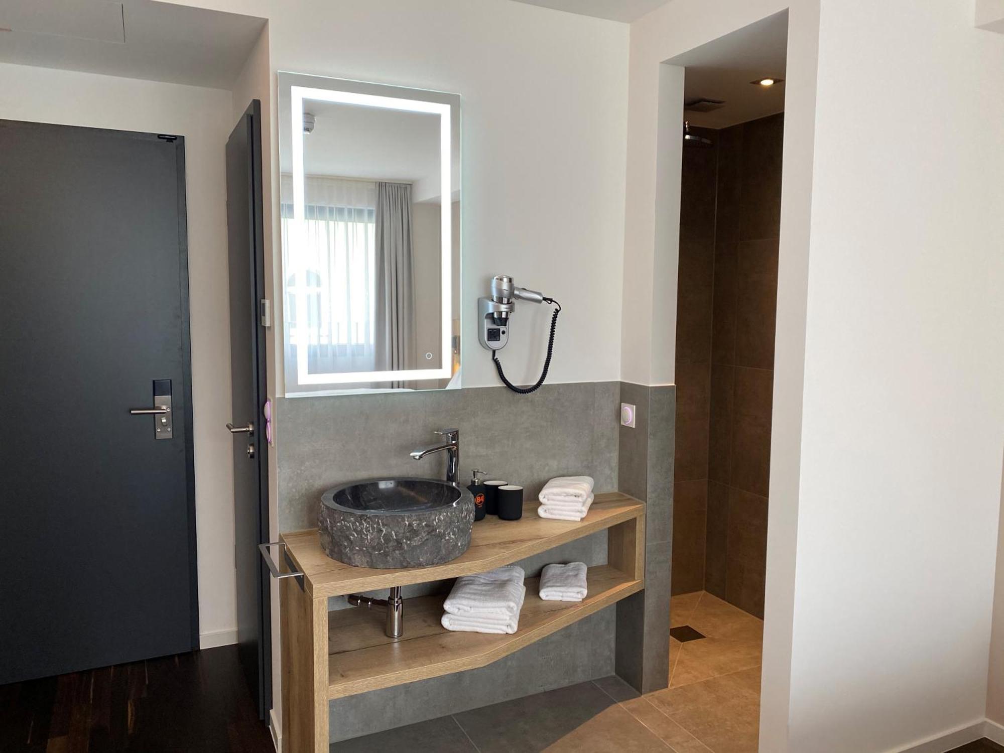 Hotel B4 ليمبورغ ان دير لان الغرفة الصورة